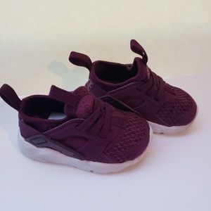 Nike Huaraches size 5c